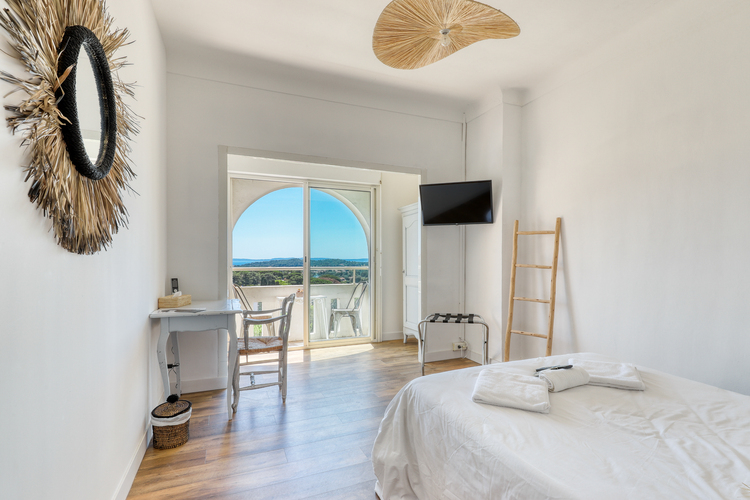 Hôtel Paradis  8
