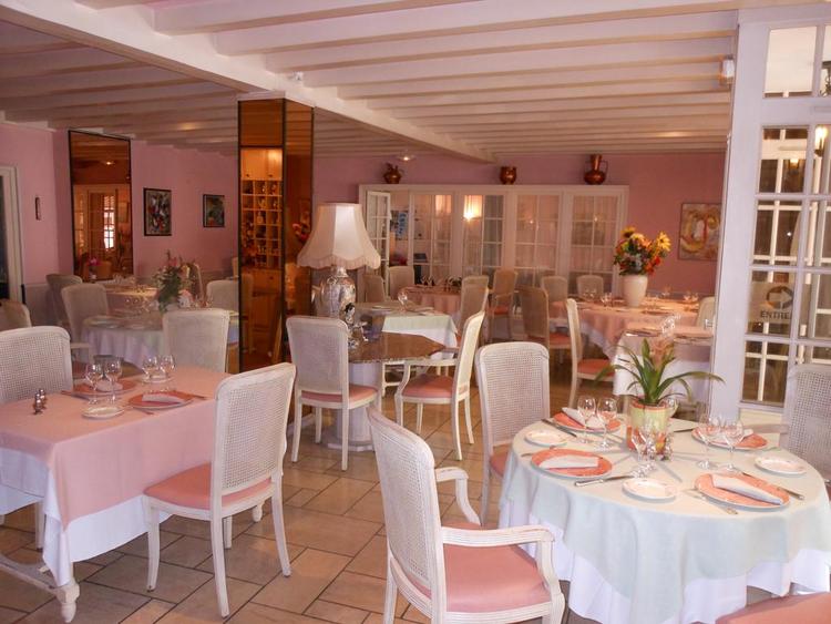 Hôtel Le Central  7