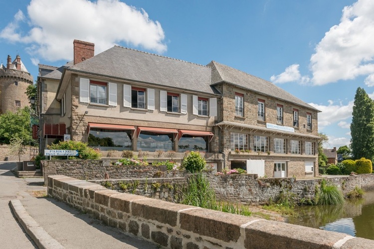 Hôtel du Lac  12