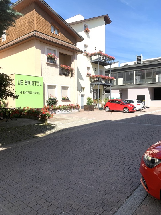 Hôtel Le Bristol  16