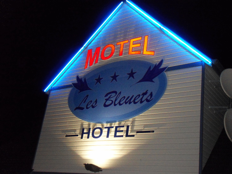 Bienvenue au Motel Les Bleuets