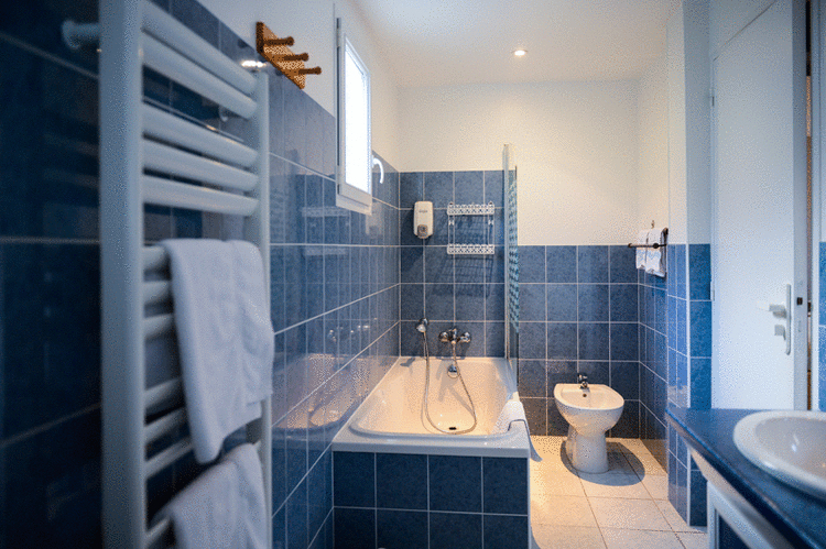 Salle de bain, chambre numéro 21 et 21bis