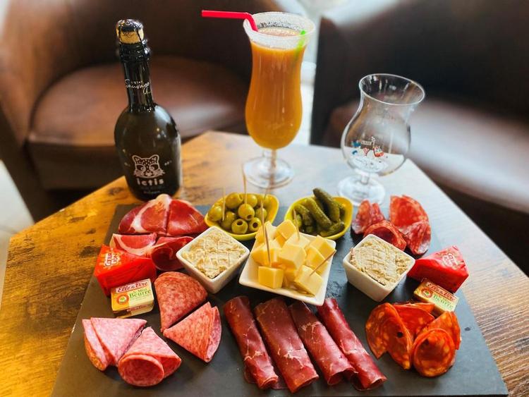 Laissez vous tenter par une planche mixte, pour accompagner votre boisson avec ou sans alcool