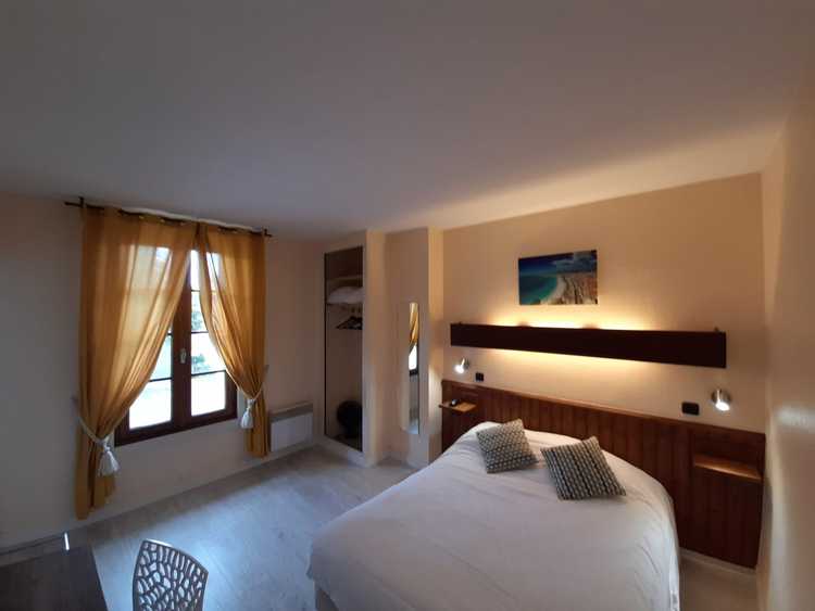 Hôtel de France  27
