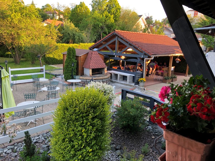 Hôtel La Vieille Ferme  1