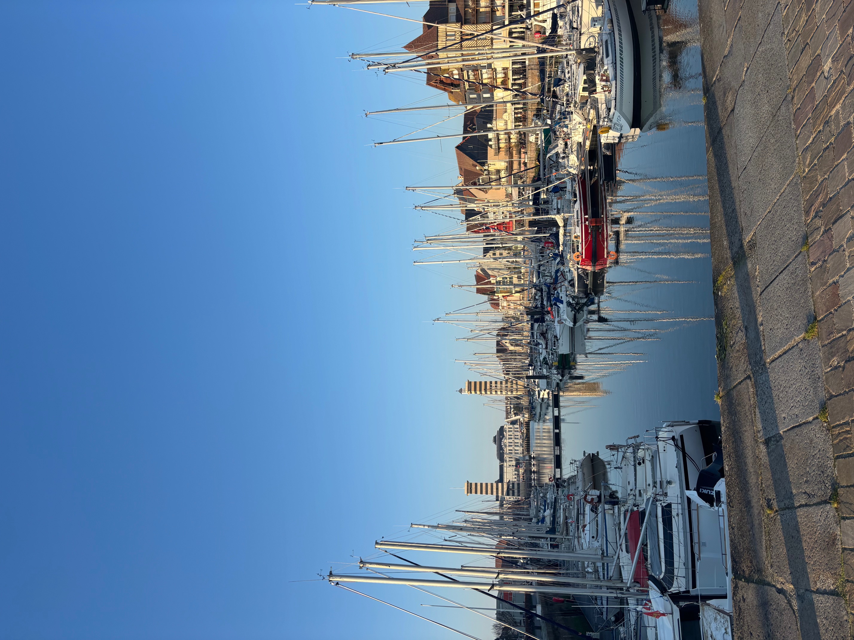 Le bassin de Honfleur et sa plage