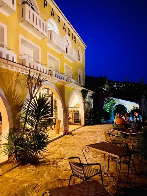 Hôtel Paradis  4